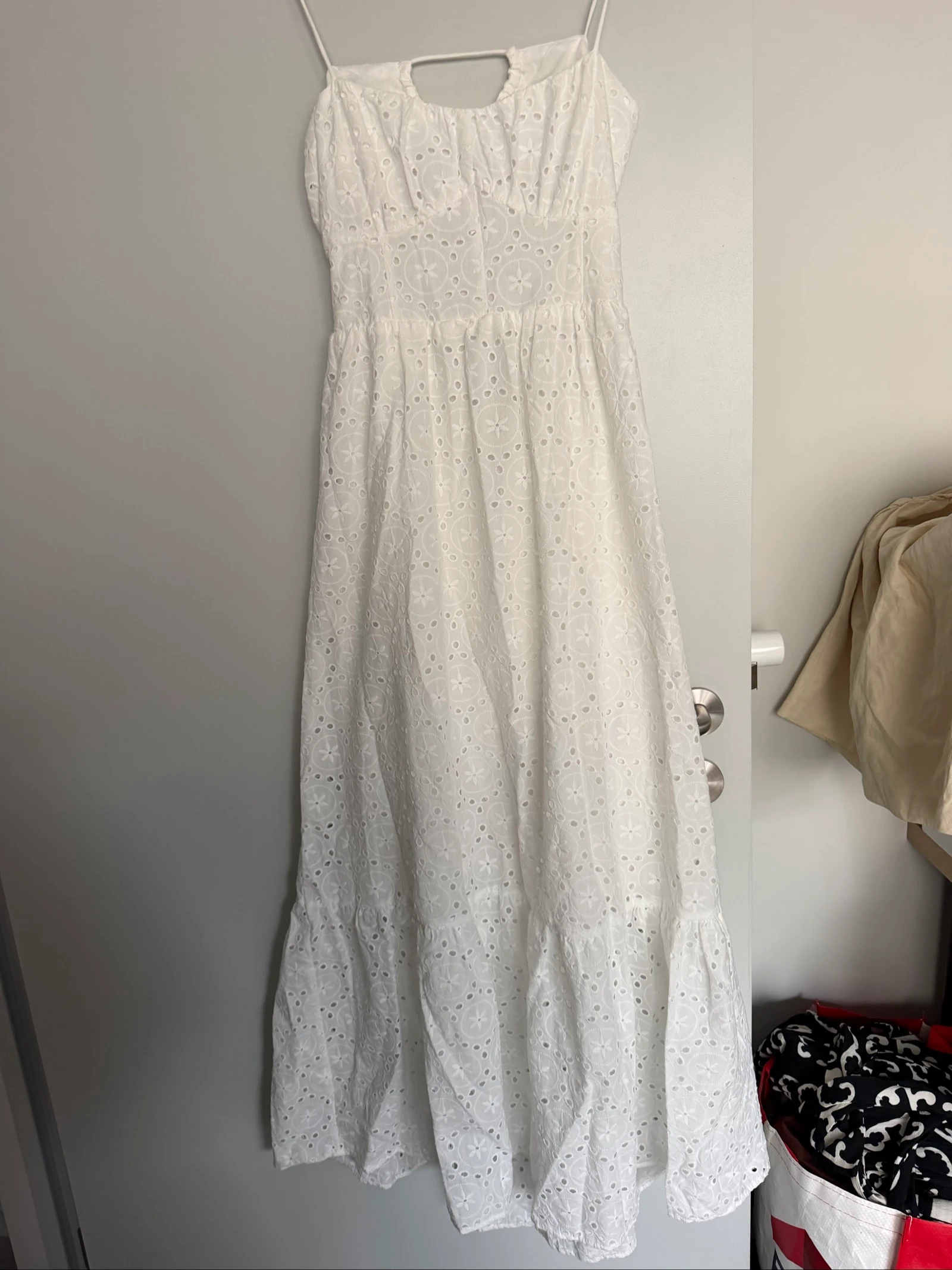Robe blanche broderies anglaises – neuve avec étiquette – XS